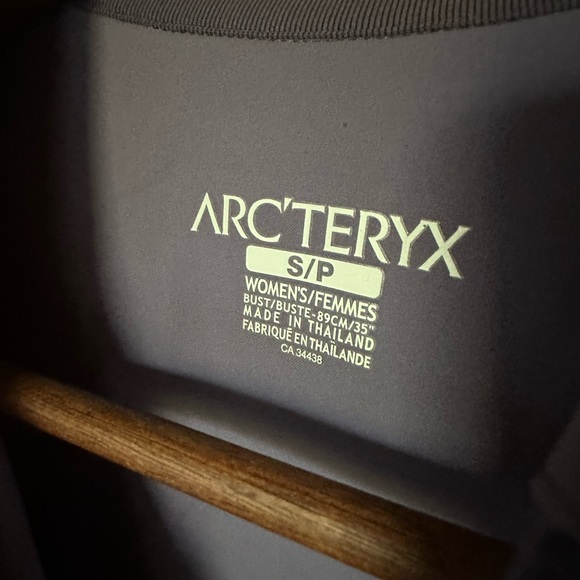 Arc’teryx women’s top size S - Picture 2 of 6
